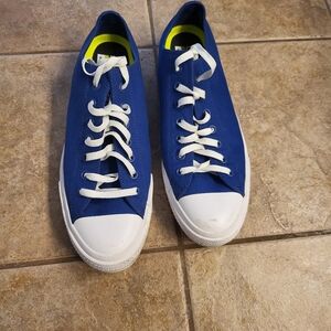 Converse Chuck Taylor royal blue low top